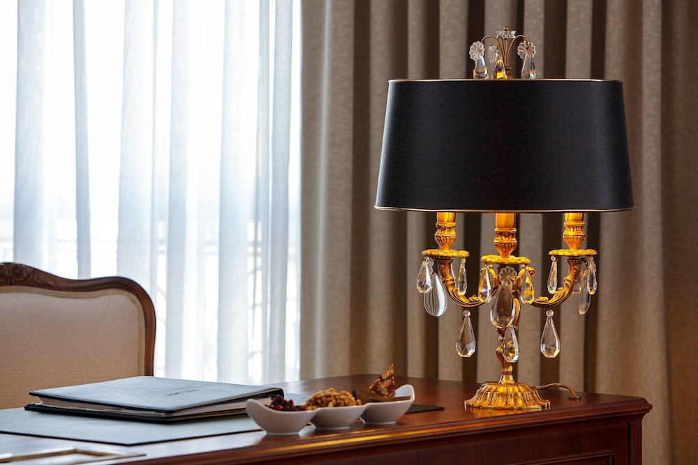 Signature Suite, 1 King Bed - Photo 22