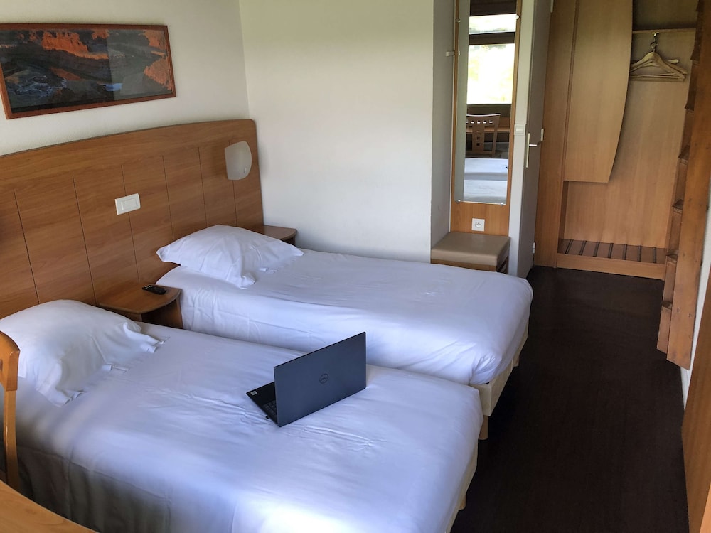 Standard Room, 2 Twin Beds - Photo 6