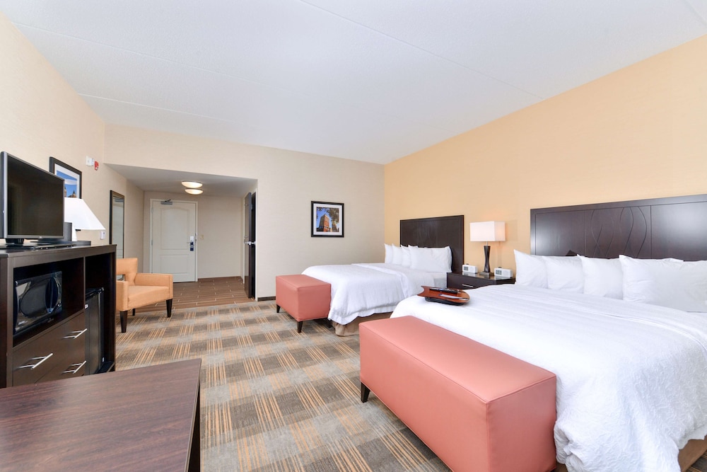 Room, 2 Queen Beds, Accessible, Bathtub photo 3