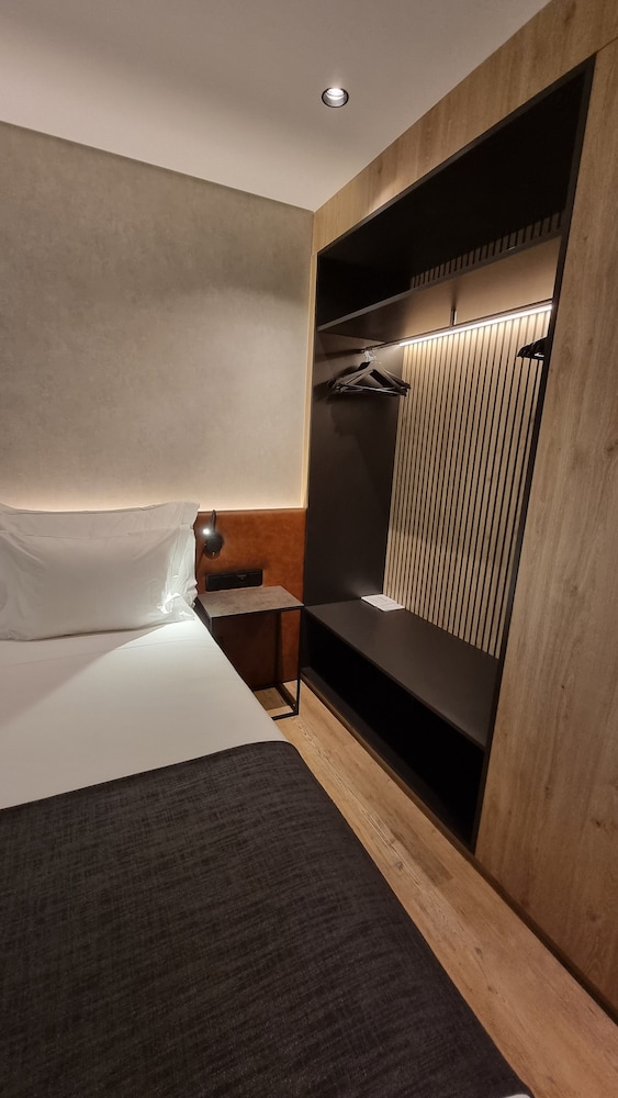 Standard Twin Room - Photo 13