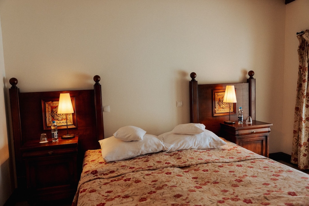 Standard Double or Twin Room - Photo 14