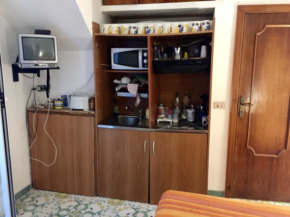 Basic Double Room, Kitchenette photo 2
