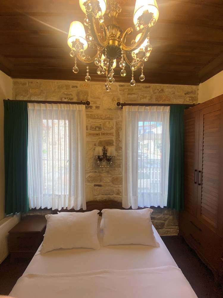 Economy Double Room, 1 Queen Bed photo 1