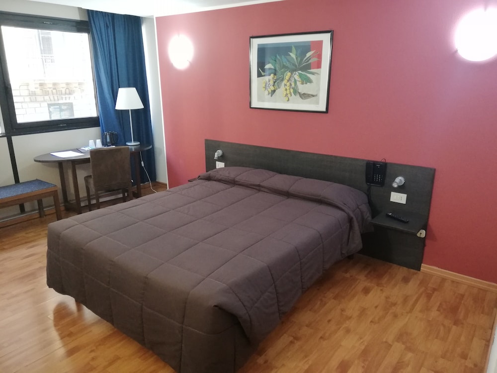 Room, 1 Double Bed - Photo 15
