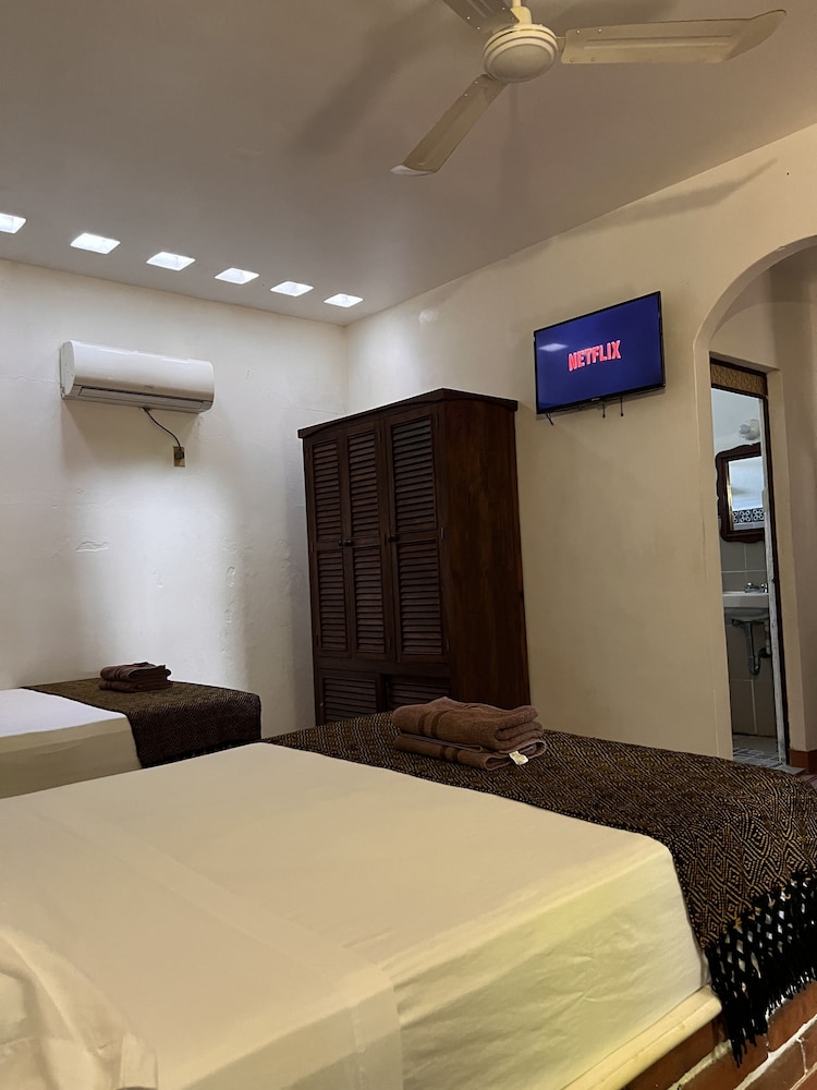 Family Double Room, 2 Double Beds, Non Smoking, Pool View photo 1