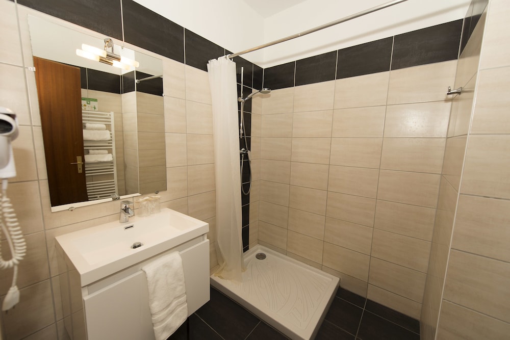 Standard Double Room, 1 Queen Bed, Balcony photo 2