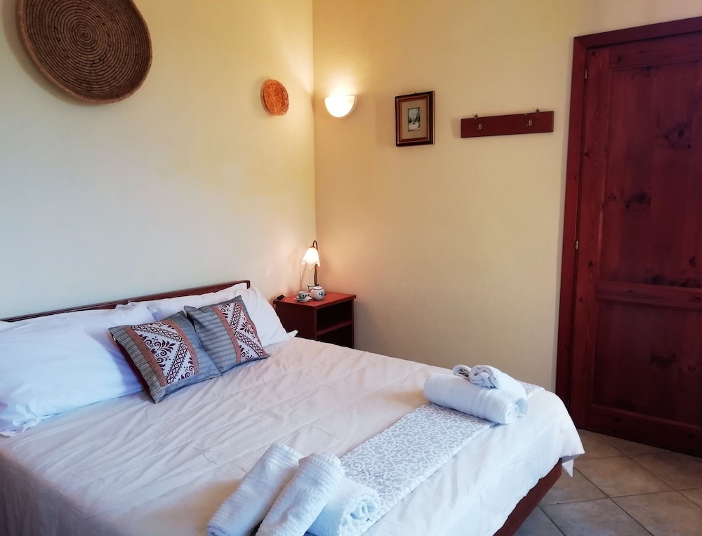 Economy Double Room, 1 Double Bed, Garden View photo 3