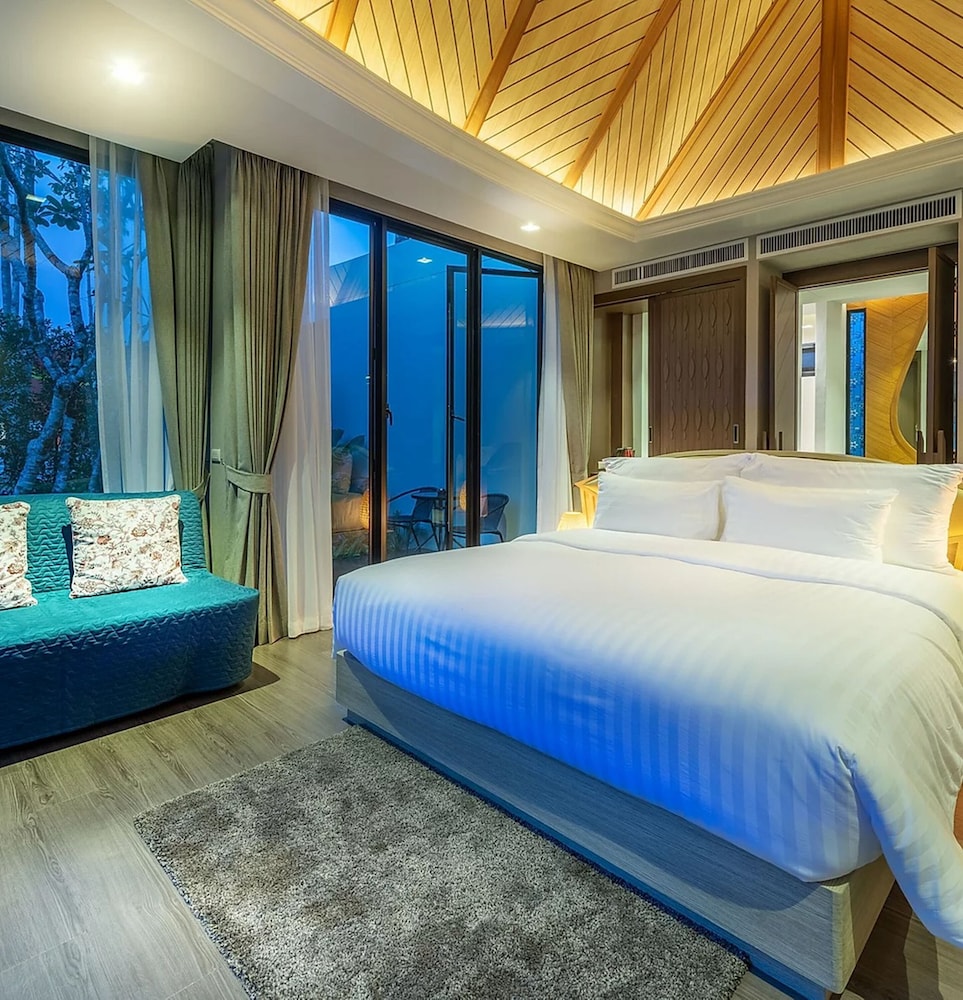 Honeymoon Suite - Photo 4