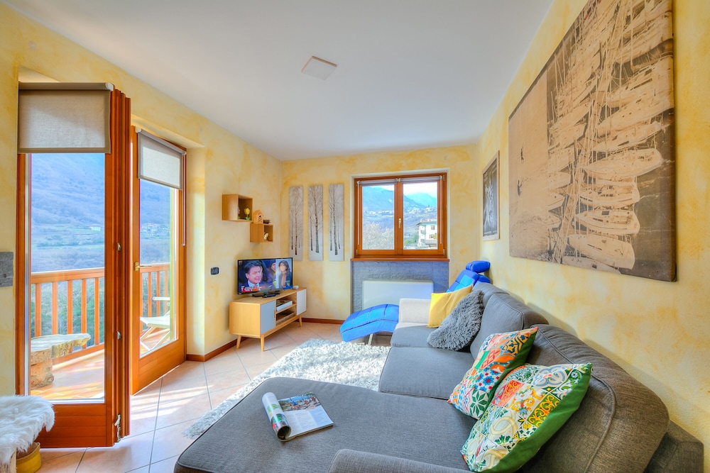 Family Apartment, 1 Bedroom, Mountainside (Casa Stefy) photo 2