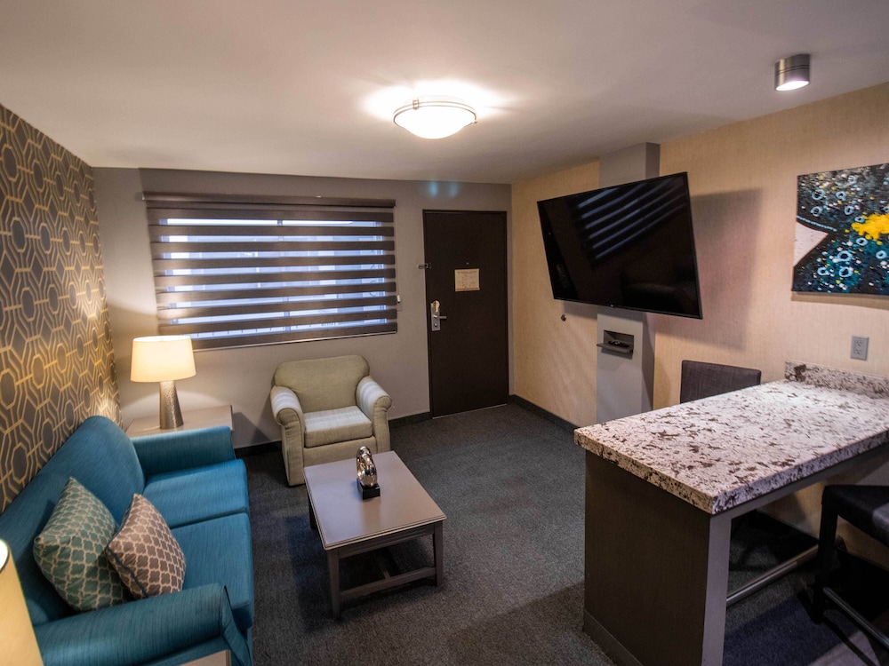 Suite, 2 Double Beds photo 2