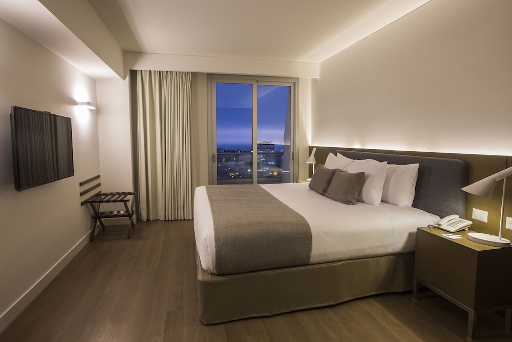 Suite, 1 King Bed, City View