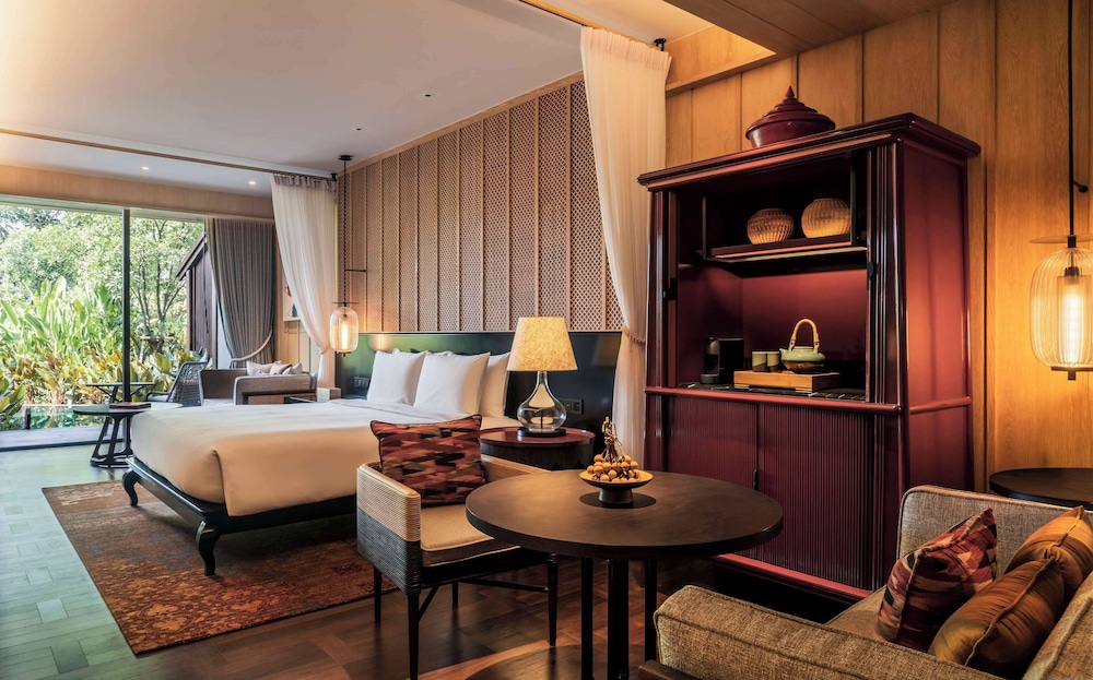 Room, 1 King Bed, Pool Access - Photo 1