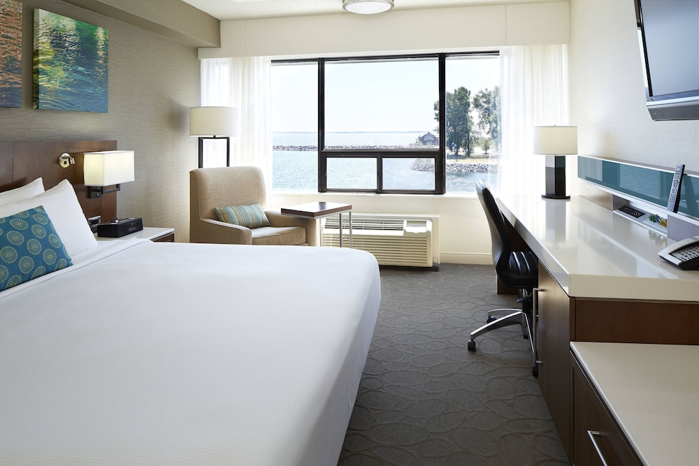 Deluxe Room, 1 King Bed with Sofa bed - Photo 6
