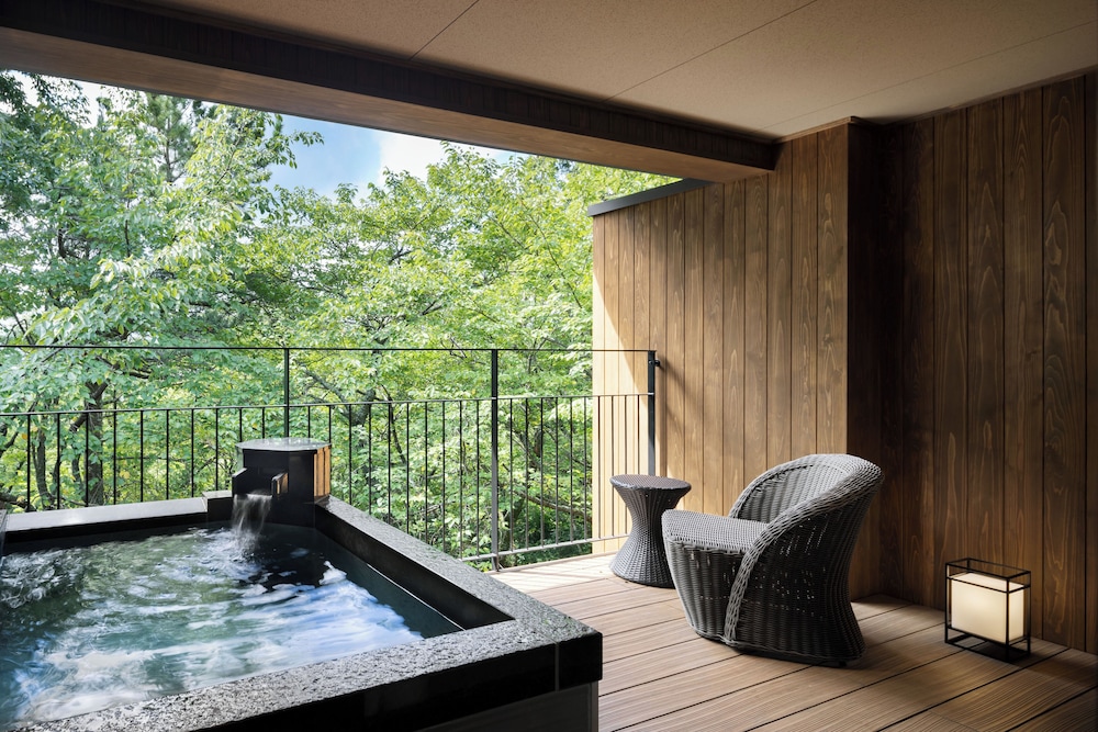 [Garden view] Japanese-Western room with private bath+terrace photo 2