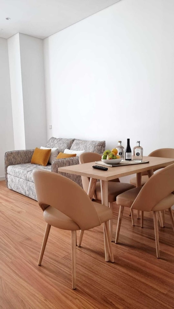 Executive Suite, City View thumbnail 5