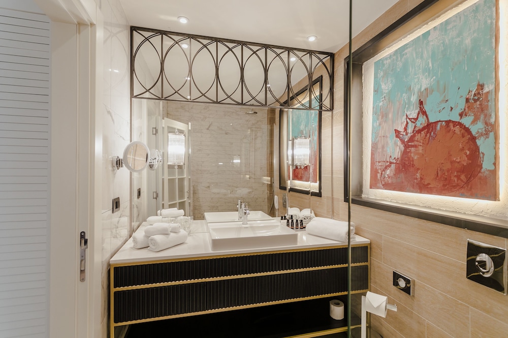 Junior Suite, Balcony, Partial Sea View - Photo 8