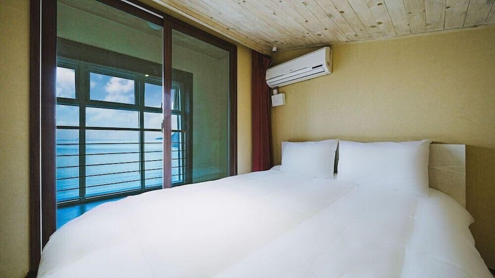 Room (Ocean View Group Duplex) photo 2