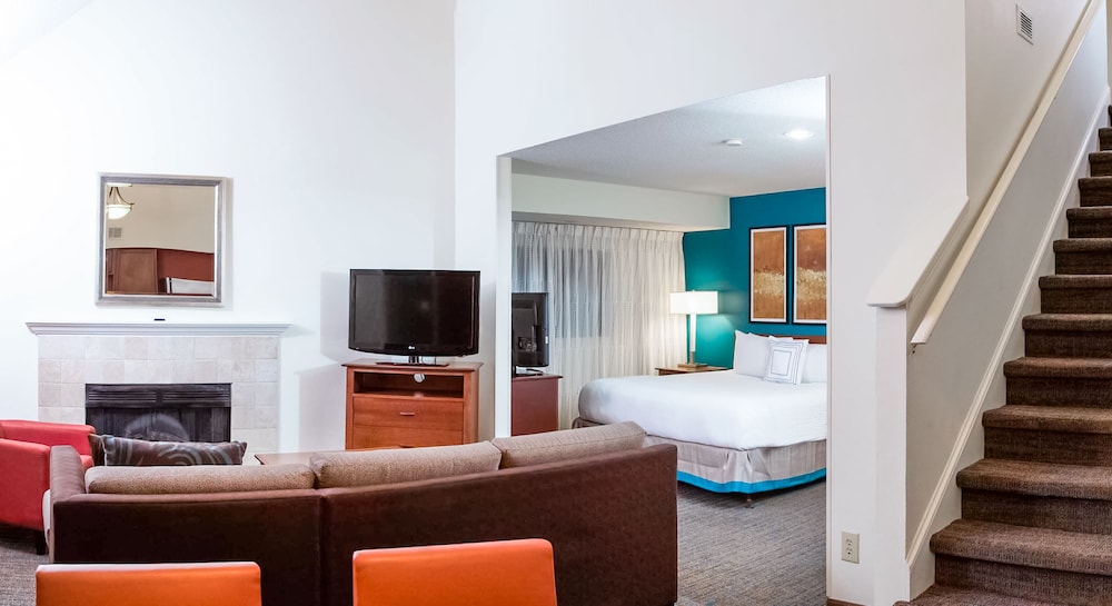 Suite, 2 Bedrooms - Photo 1