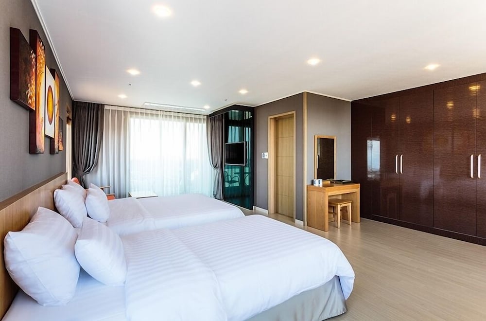 Deluxe Twin Room photo 3