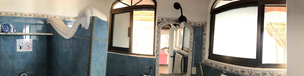 Romantic Bungalow, 1 King Bed, Ocean View photo 2