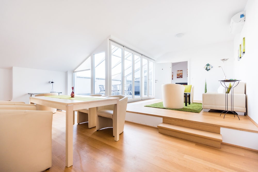 Rooftop Three Bedroom Apartment - (Opernring 23)