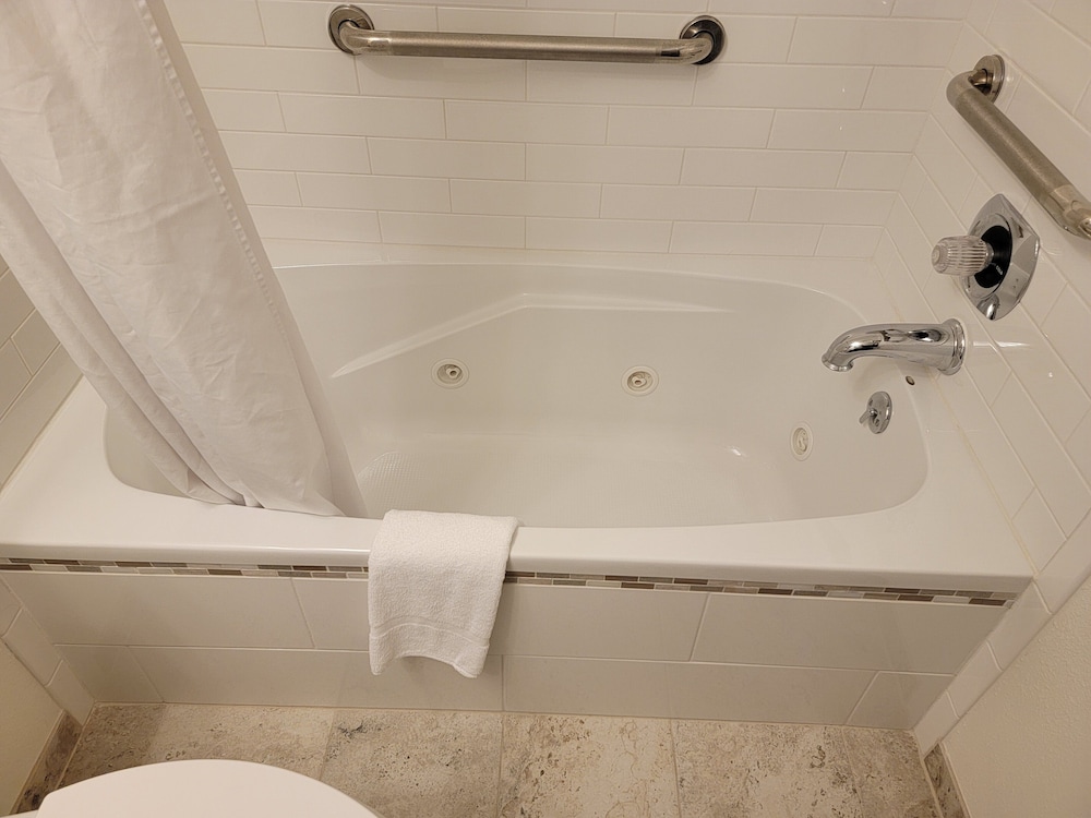 Suite, 2 Queen Beds - Photo 5
