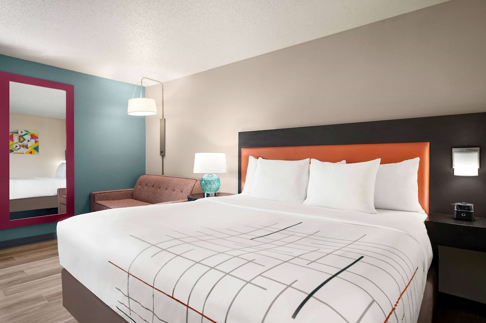 Room, 1 King Bed - Photo 2