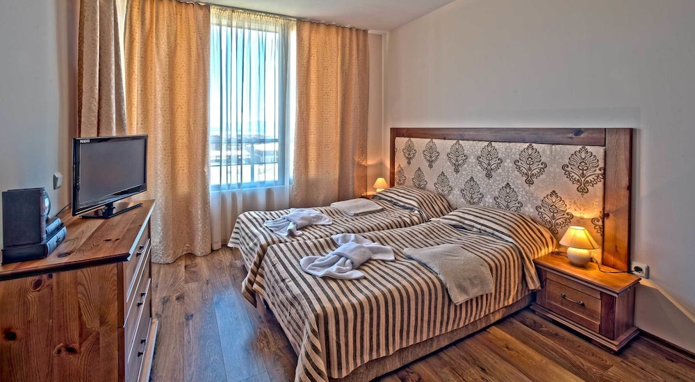 Family Apartment, 1 Bedroom, Pool Access photo 1