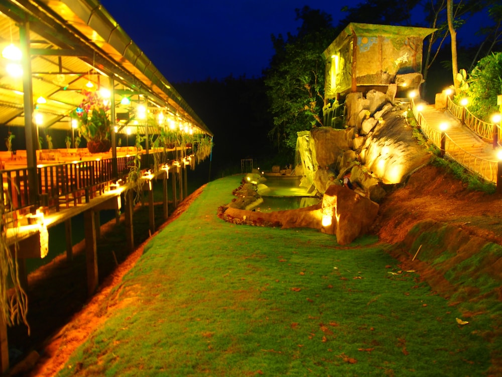 Waterfall Bungalow photo 3
