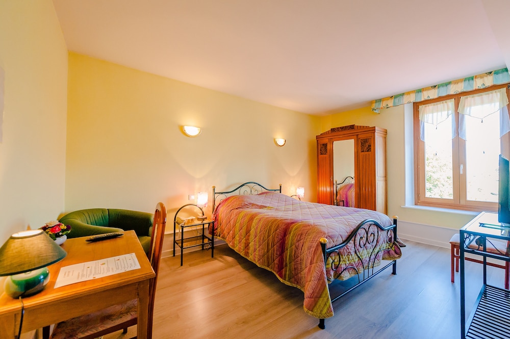 Double Room (8)