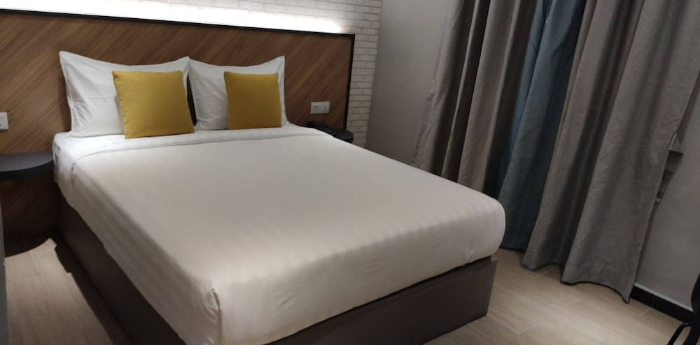 Superior Double Room, City View