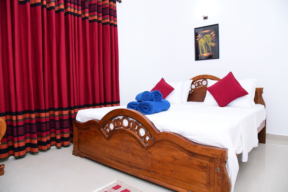 Luxury Double Room, 1 King Bed, Garden View
