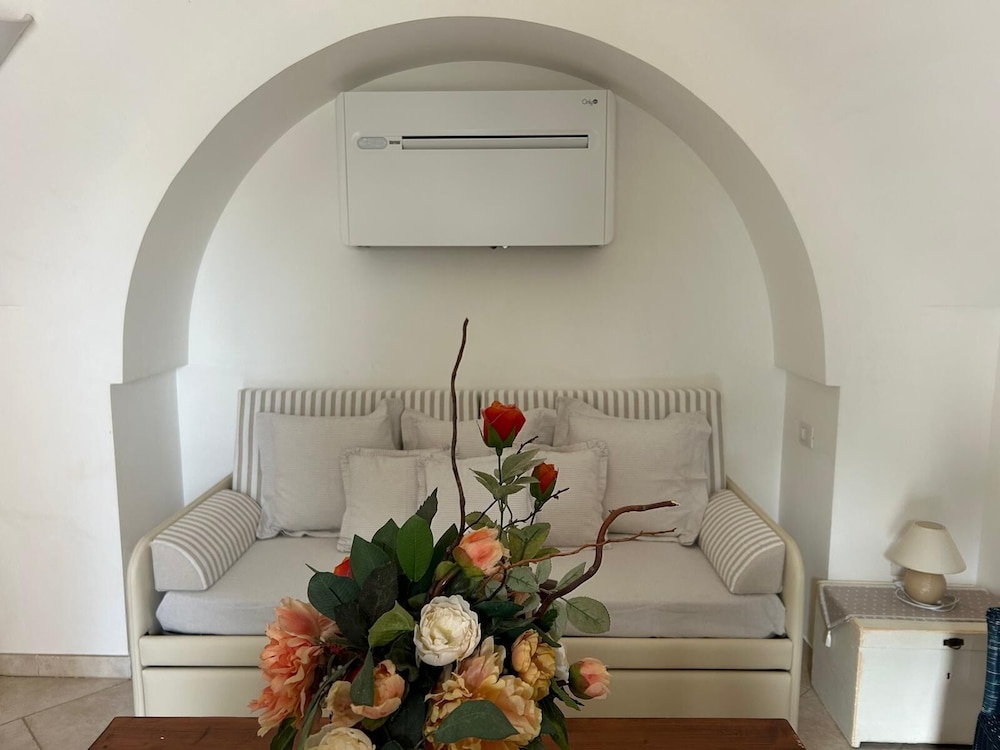 Traditional House (Trullo Dell'Aia) photo 2