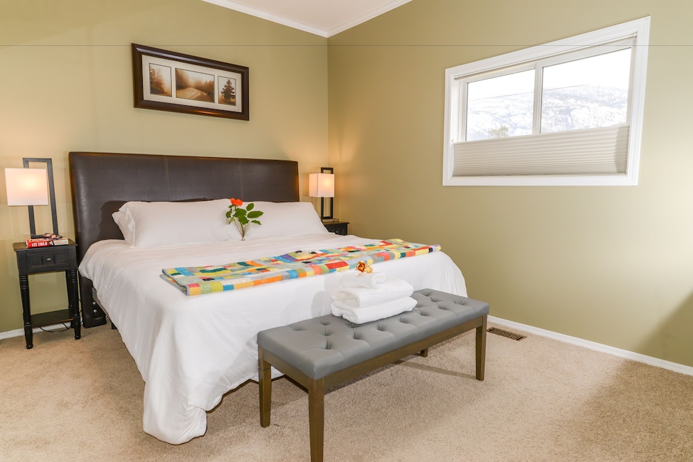 Deluxe Room, 1 King Bed, Non Smoking photo 1