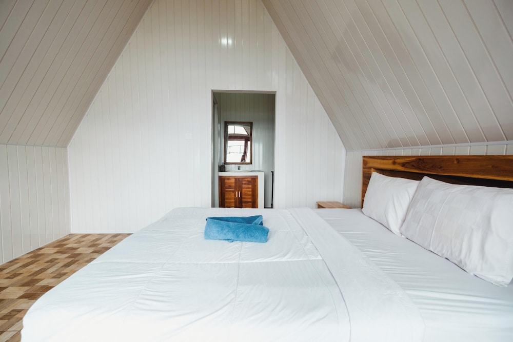 Deluxe Room - Photo 10