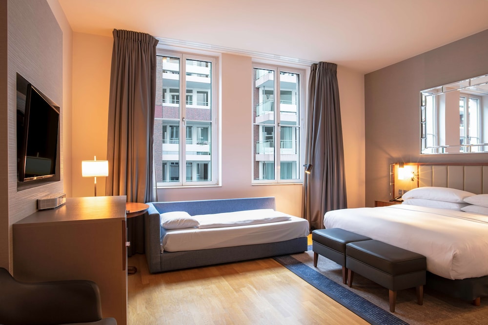 Room, 1 King Bed (corner, with extra bed)