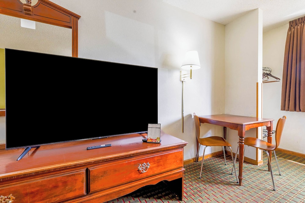 Room, 2 Queen Beds, Non Smoking - Photo 3