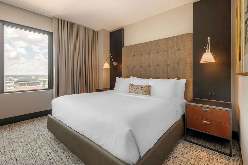 Room, 1 King Bed, Accessible, Non Smoking (Oversize Walk in Shower) - Photo 1