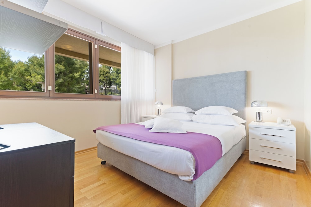Classic Apartment, 1 Bedroom, Balcony photo 3