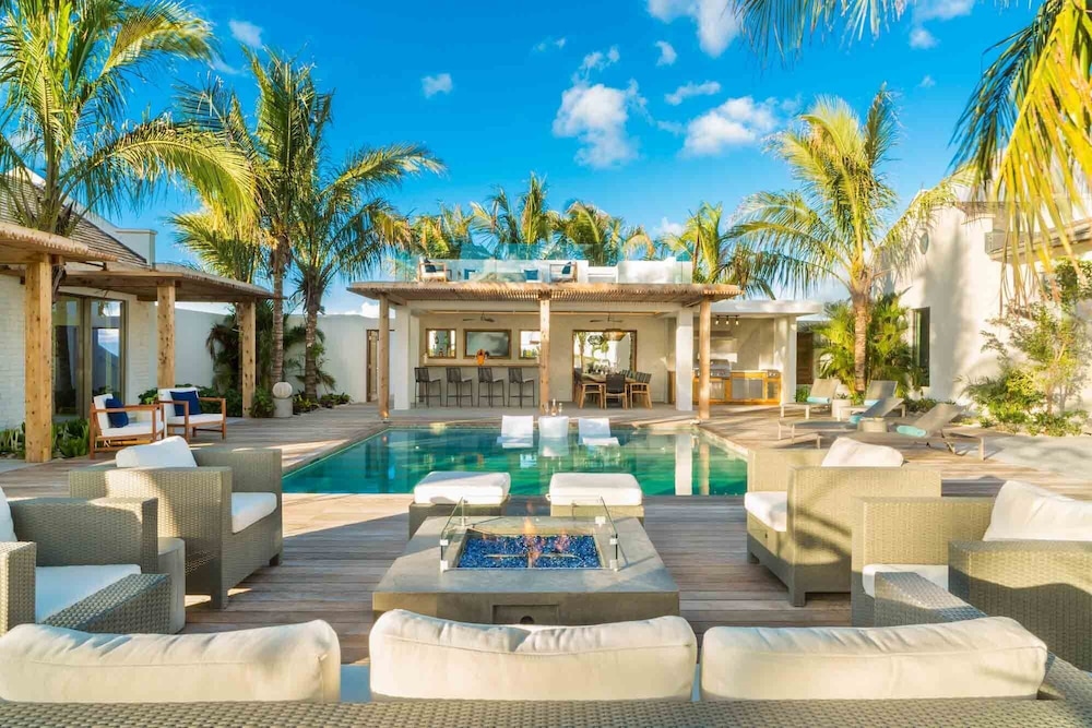 Luxury Villa, 10 Bedrooms, Private Pool, Oceanfront (dream Estate)