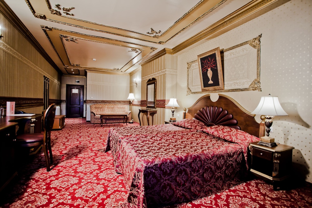 Standard Studio (2 adults & 2 children)