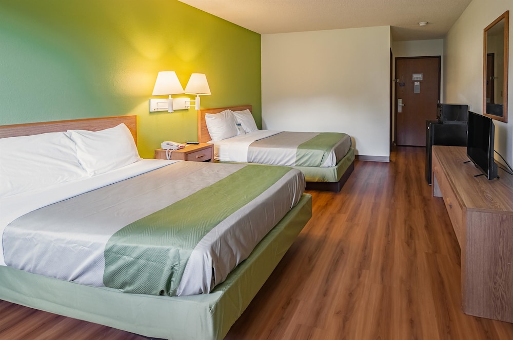 Standard Room, 2 Double Beds, Non Smoking - Photo 6