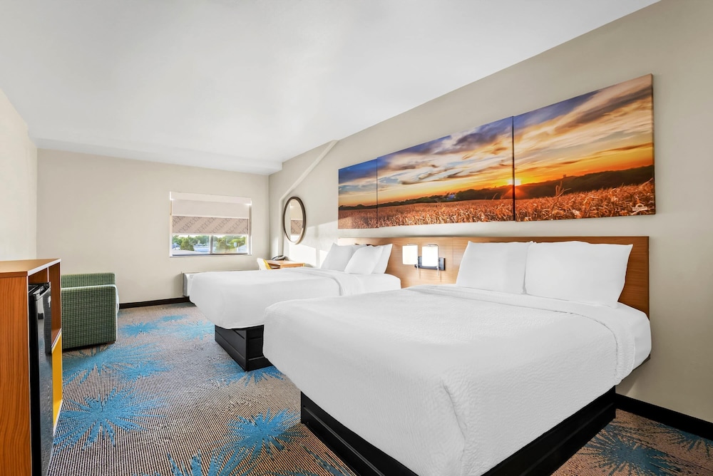 Room, Multiple Beds, Non Smoking - Photo 1