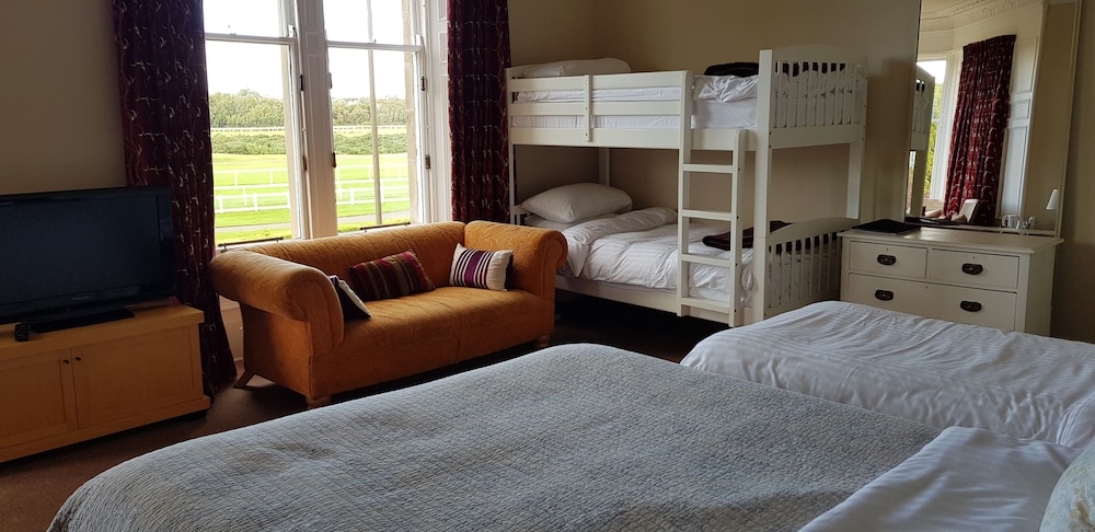 Family Room, Multiple Beds, Golf View photo 3