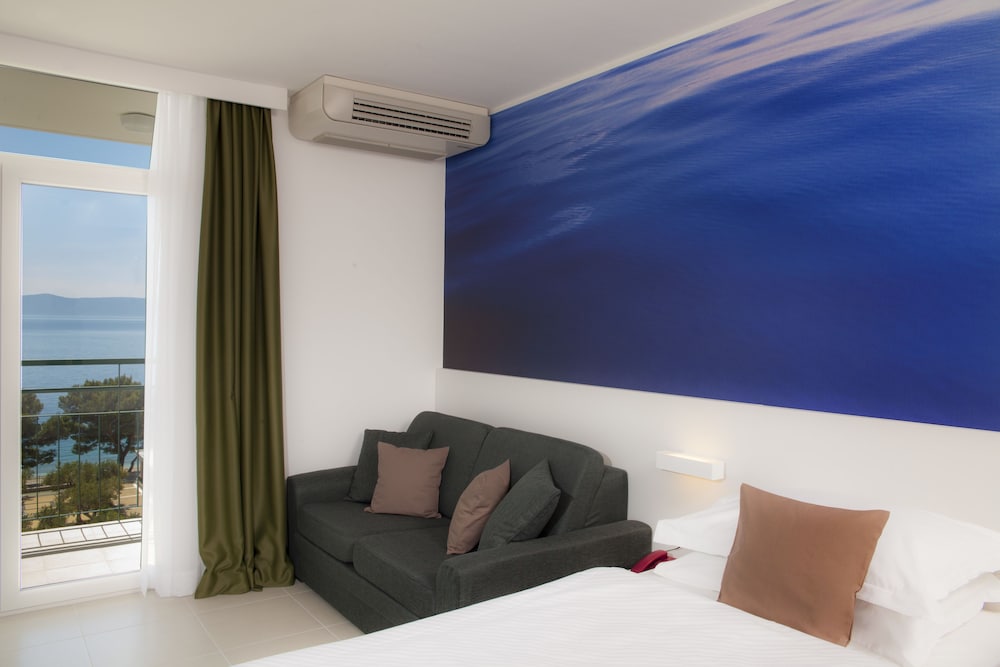 Superior Double Room, Balcony, Partial Sea View photo 2