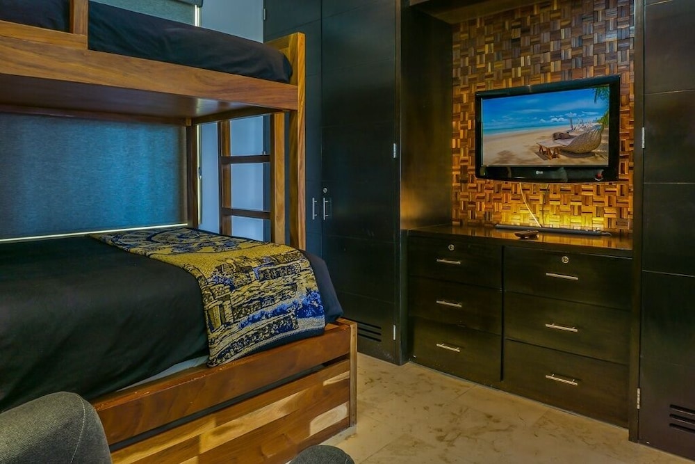 Condo, 3 Bedrooms