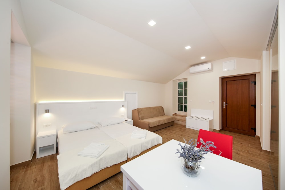 Superior Double or Twin Room, Balcony (4 people) photo 1