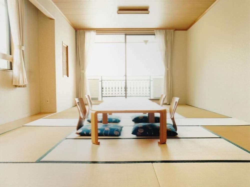 Japanese Western Style Room A 35sqm (Private Bathroom, Mount Fuji and Lake Shoji View), Non Smoking photo 3