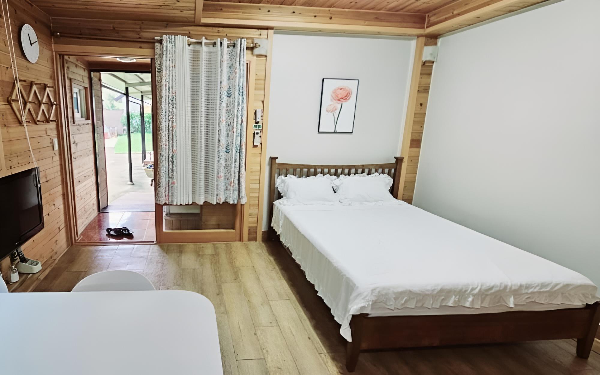 Room (Outbuildings) photo 1