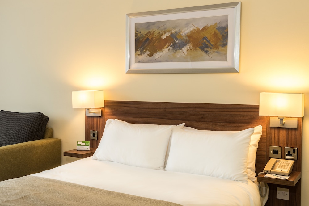 Standard Room, 1 Double Bed, Accessible - Photo 4